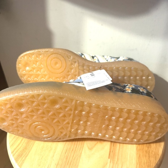 Adidas limited edition blue floral Sambae sneakers made with Liberty fabric NWT - Picture 7 of 9